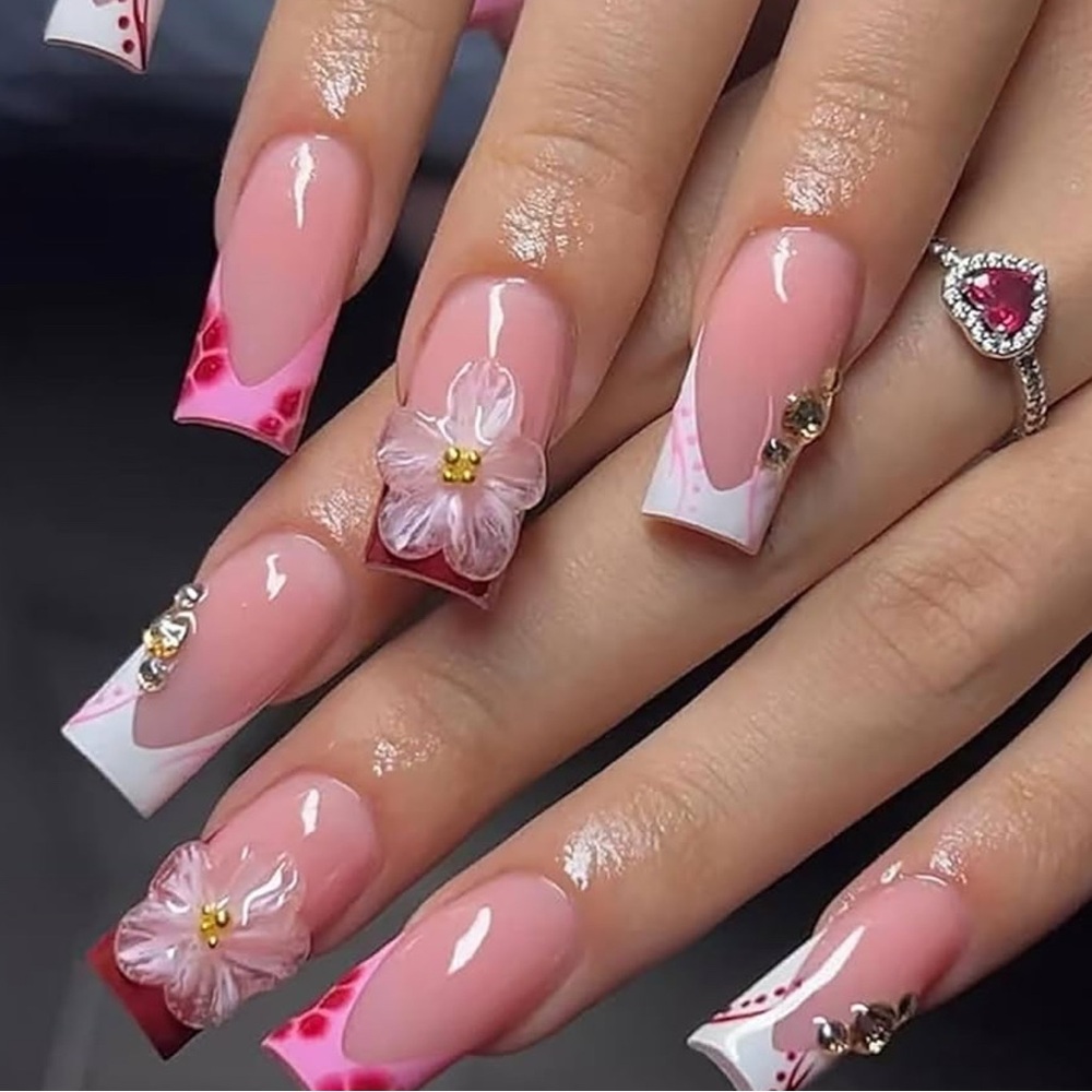 Elegant Floral Nail Art‎ Design